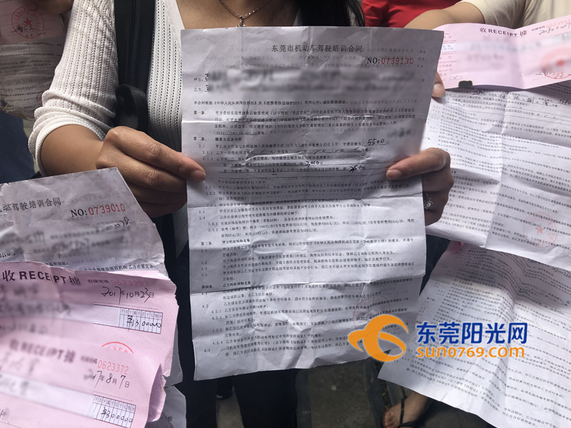 等长了脖子也等不到！收费后驾校却迟迟不安排练车，这群学员很无奈！