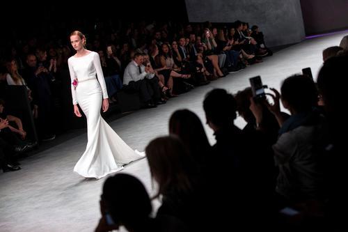 巴塞罗那高级婚纱时装,巴塞罗那2019秋冬婚纱秀