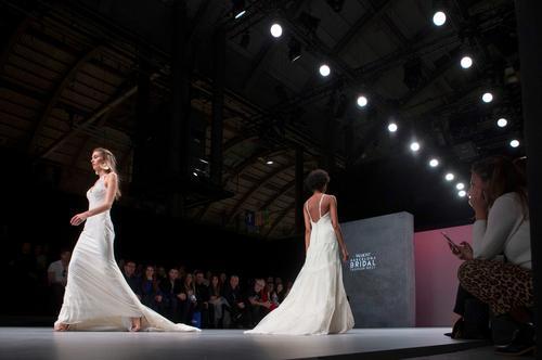 巴塞罗那高级婚纱时装,巴塞罗那2019秋冬婚纱秀