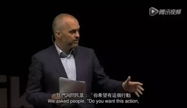 画家改行当总理，只做“面子工程”，却靠刷墙拯救了他的国家