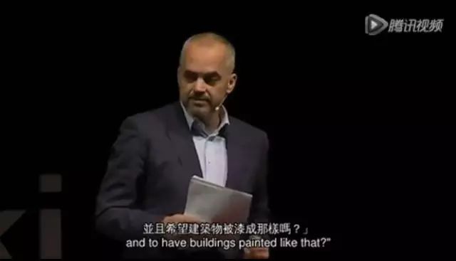 画家改行当总理，只做“面子工程”，却靠刷墙拯救了他的国家