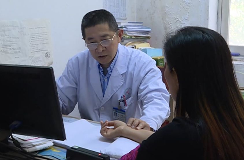 杏林妙手，德医双馨——记县中医院院长助理邢德和