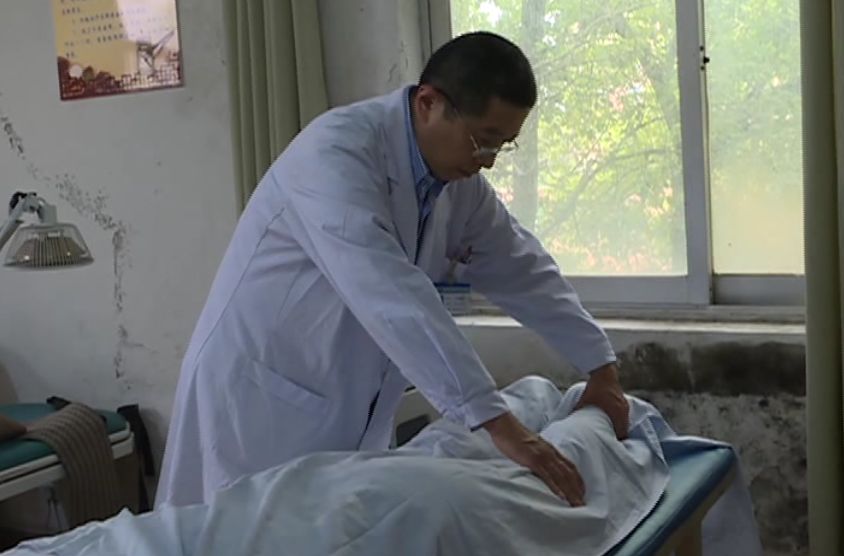 杏林妙手，德医双馨——记县中医院院长助理邢德和