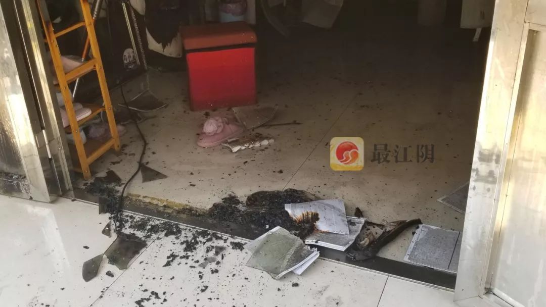 电吹风引发的火灾事故,电吹风发生火灾视频