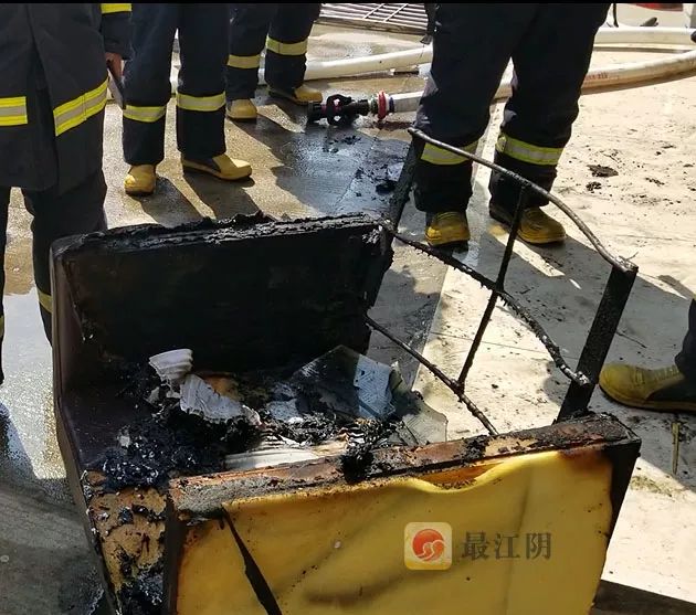 电吹风引发的火灾事故,电吹风发生火灾视频