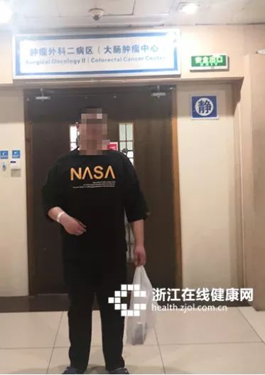 反复长大痘是有什么疾病,长了一颗很大的痘是怎么回事