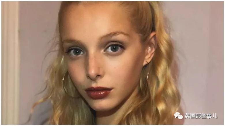 进到殿堂级芭蕾舞团，她两年来的私密照都被男友发到了福利群...