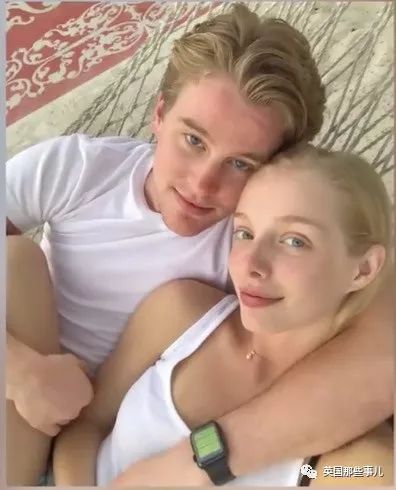 进到殿堂级芭蕾舞团，她两年来的私密照都被男友发到了福利群...