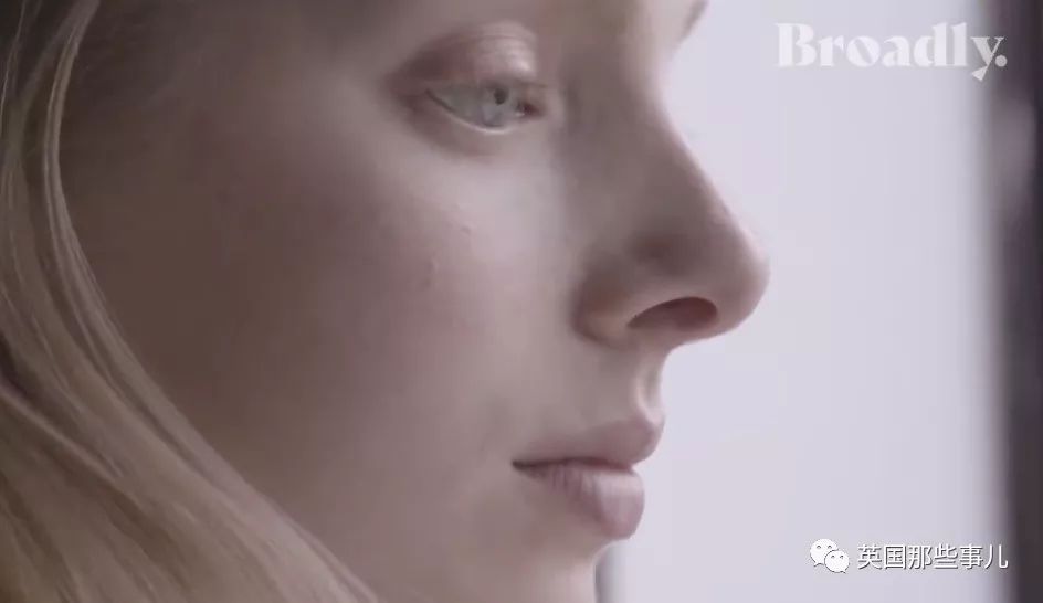 进到殿堂级芭蕾舞团，她两年来的私密照都被男友发到了福利群...