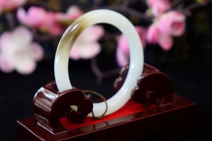 【双节钜惠】昌吉500个和田玉挂件免费送！和田玉低至三折起，进店即有好礼相赠！