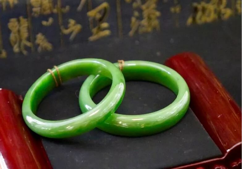 【双节钜惠】昌吉500个和田玉挂件免费送！和田玉低至三折起，进店即有好礼相赠！