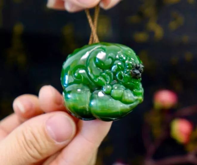 【双节钜惠】昌吉500个和田玉挂件免费送！和田玉低至三折起，进店即有好礼相赠！