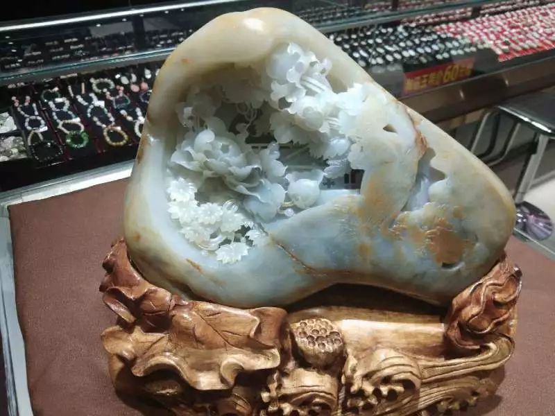 【双节钜惠】昌吉500个和田玉挂件免费送！和田玉低至三折起，进店即有好礼相赠！