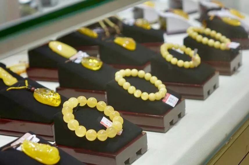 【双节钜惠】昌吉500个和田玉挂件免费送！和田玉低至三折起，进店即有好礼相赠！