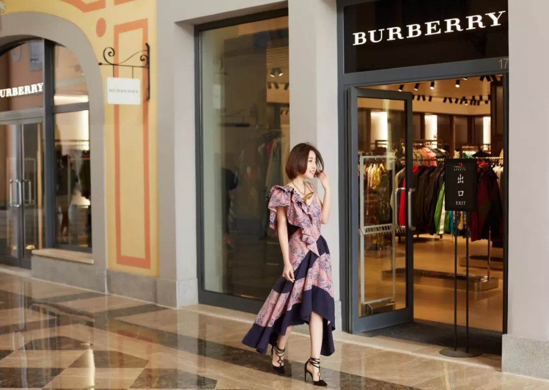 怎么穿让人看起来很贵,怎样穿看起来既普通又好看