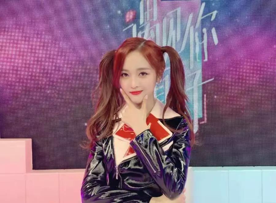 lisa新发色是什么颜色,lisa同款发色青木亚麻灰