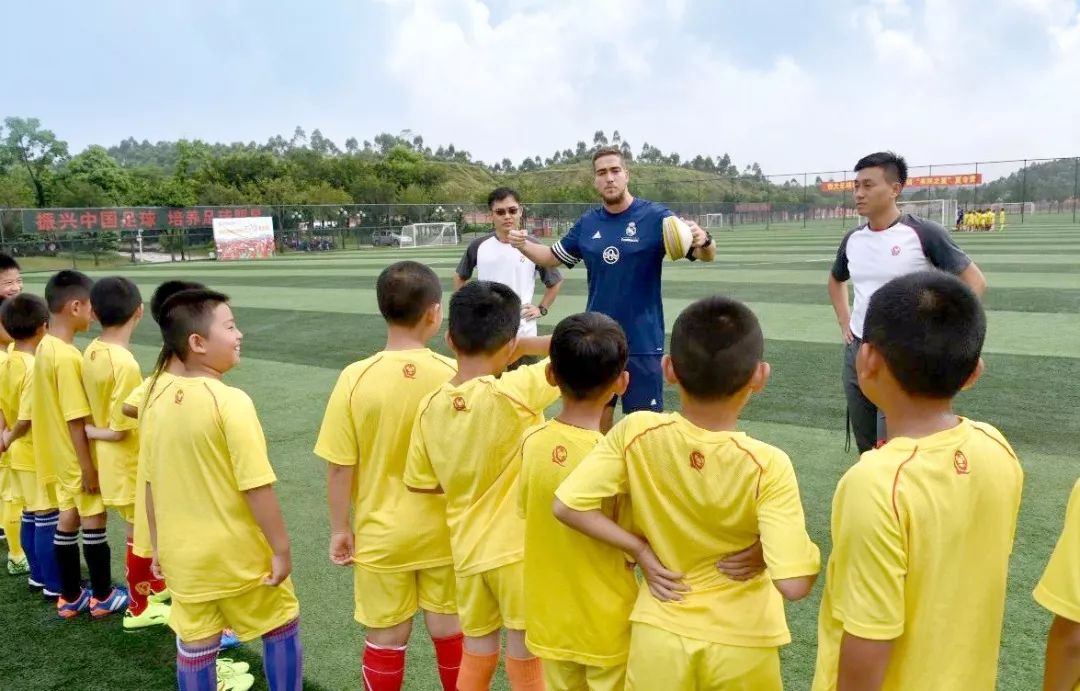 恒大青训快乐足球夏令营,恒大足球暑假训练营