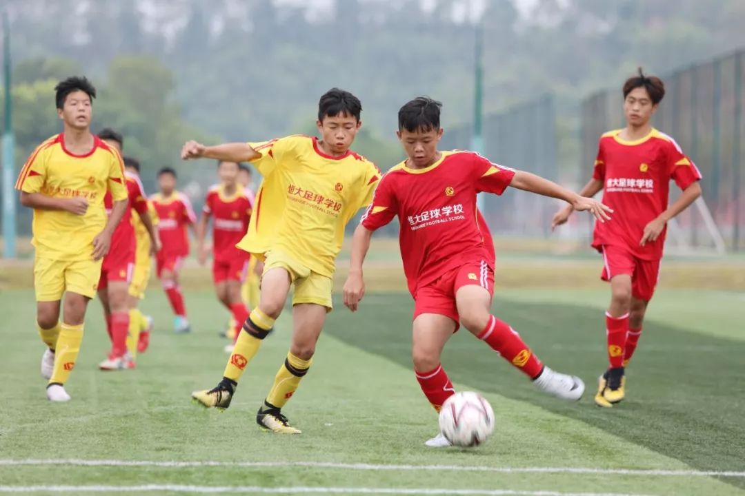 恒大青训快乐足球夏令营,恒大足球暑假训练营