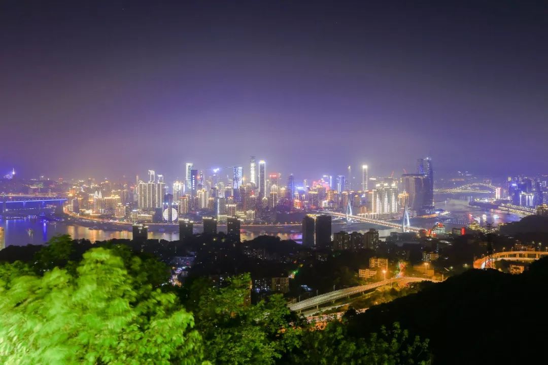 在重庆之巅，住云端奢居吃米其林大餐，刷新山城奢华新高度！