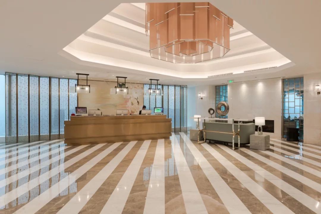 在重庆之巅，住云端奢居吃米其林大餐，刷新山城奢华新高度！