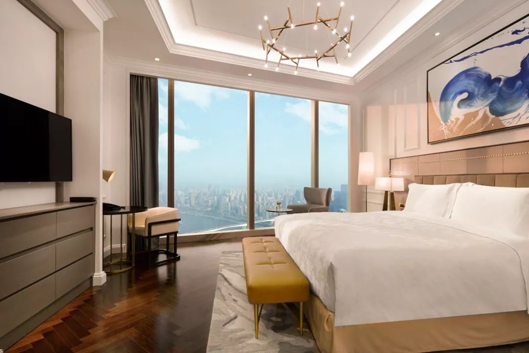 在重庆之巅，住云端奢居吃米其林大餐，刷新山城奢华新高度！