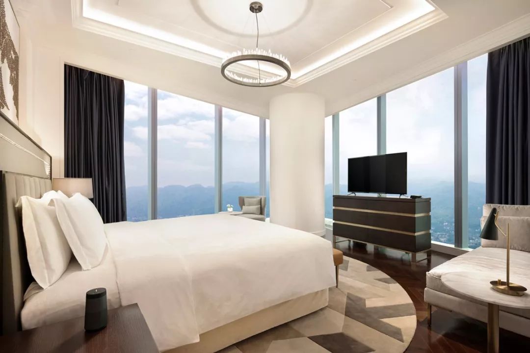 在重庆之巅，住云端奢居吃米其林大餐，刷新山城奢华新高度！