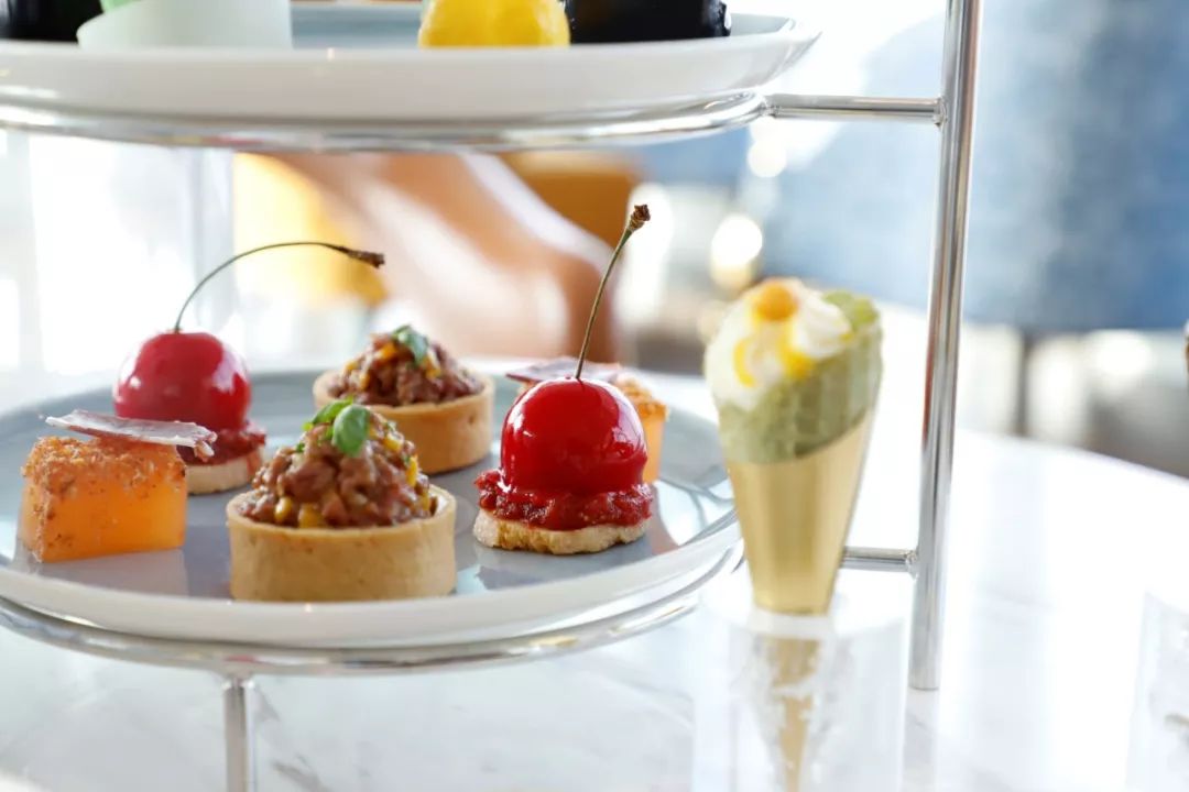 在重庆之巅，住云端奢居吃米其林大餐，刷新山城奢华新高度！