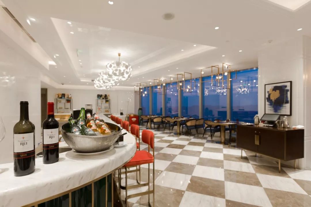 在重庆之巅，住云端奢居吃米其林大餐，刷新山城奢华新高度！