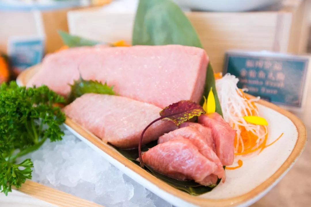 在重庆之巅，住云端奢居吃米其林大餐，刷新山城奢华新高度！