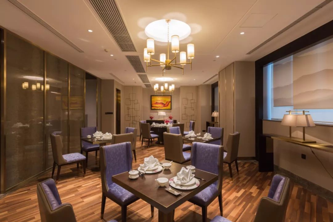 在重庆之巅，住云端奢居吃米其林大餐，刷新山城奢华新高度！