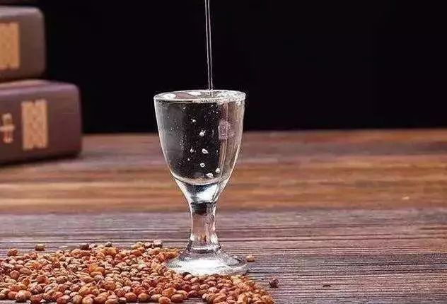 【欢聚荣誉喝福矛】876交通之声送福利啦，价值768元大国酱香·福矛飘香酒1箱，免费抽！