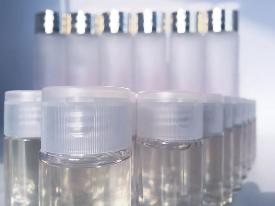 盲测14天揭密|年轻肌特训营收关，那瓶好评如潮的精华水究竟是谁？