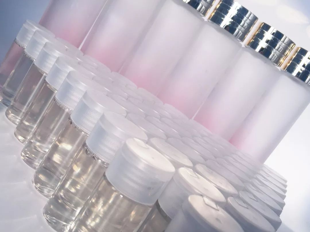 盲测14天揭密|年轻肌特训营收关，那瓶好评如潮的精华水究竟是谁？