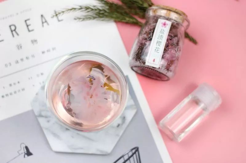 盲测14天揭密|年轻肌特训营收关，那瓶好评如潮的精华水究竟是谁？