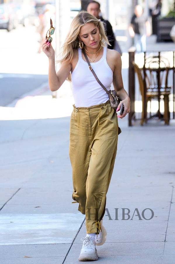 时尚圈在特殊时期又玩出了新花样,时尚圈为什么有奇葩单品