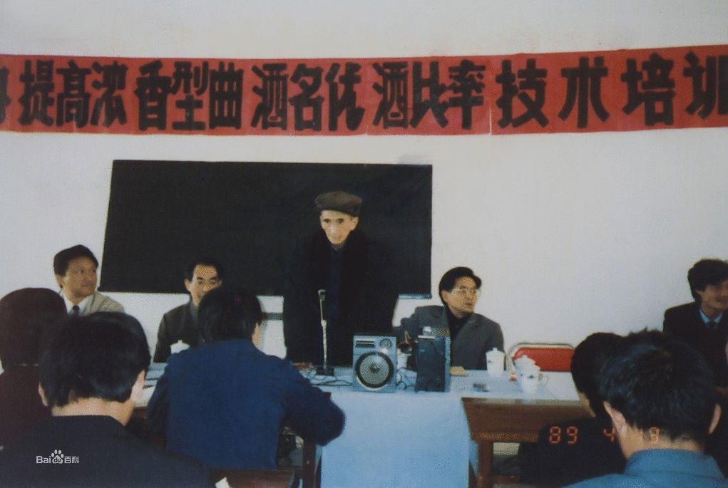 别感叹空留遗憾,趁现在带上好酒陪父亲喝两杯