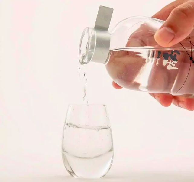 别感叹空留遗憾,趁现在带上好酒陪父亲喝两杯