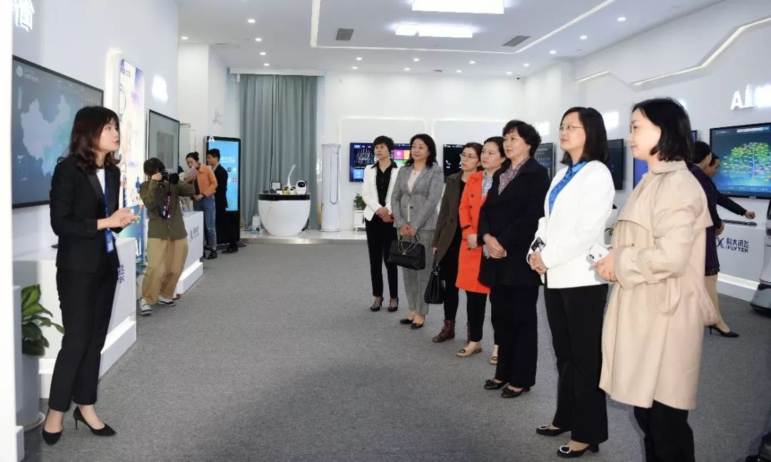 妇联考察交流妇女工作,市妇联赴联系村开展走访慰问活动