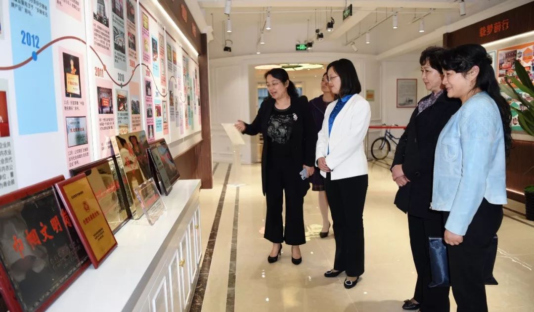 妇联考察交流妇女工作,市妇联赴联系村开展走访慰问活动