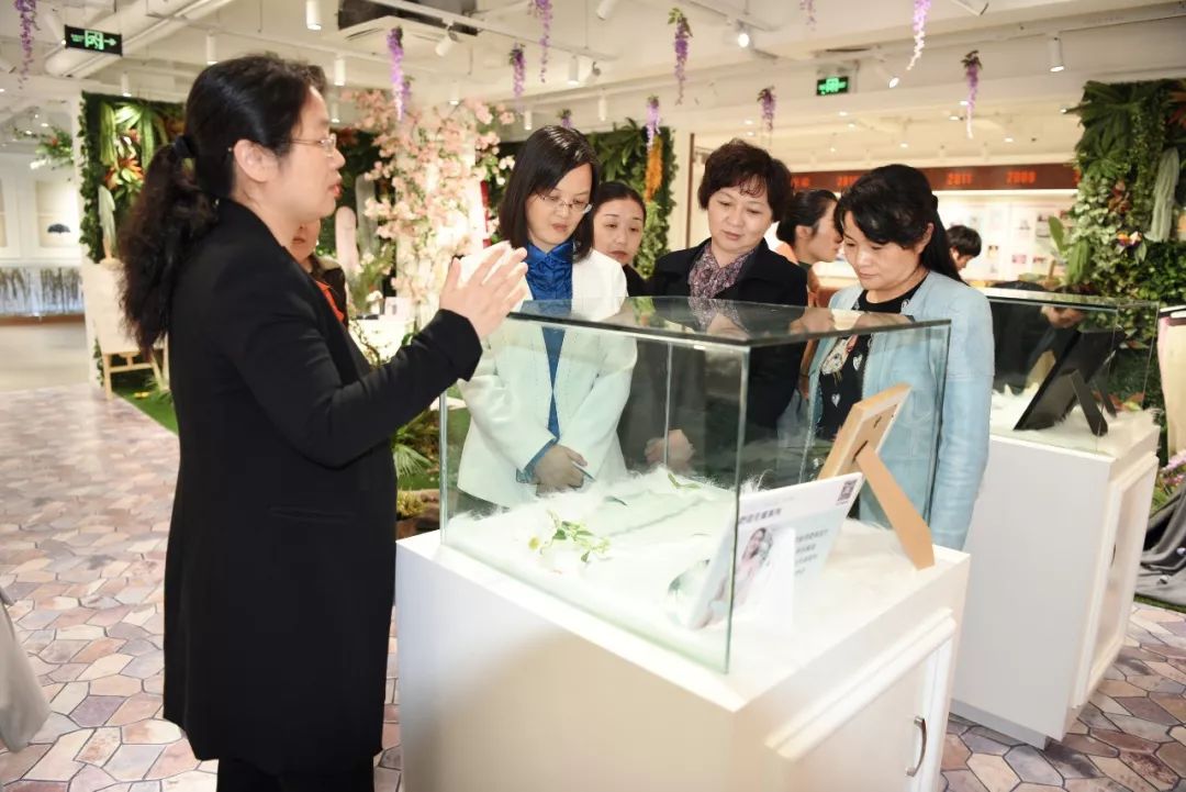 妇联考察交流妇女工作,市妇联赴联系村开展走访慰问活动