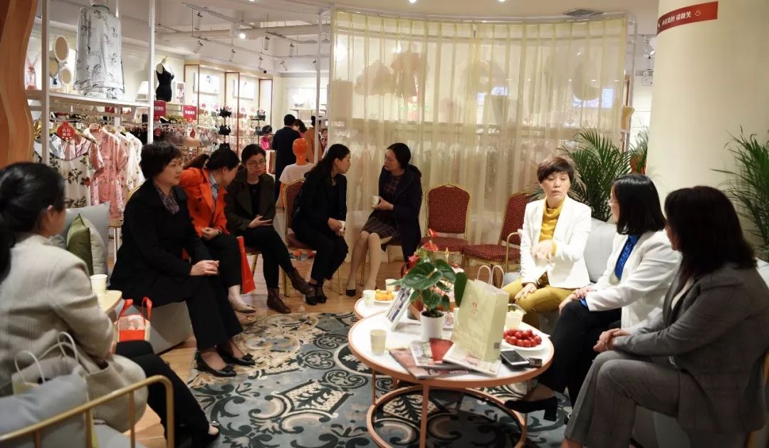 妇联考察交流妇女工作,市妇联赴联系村开展走访慰问活动