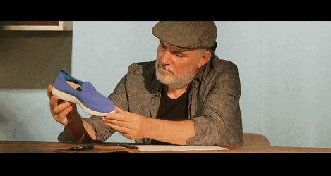 专为父母设计的健步鞋，防滑轻巧、透气时髦，我们自己穿也行！