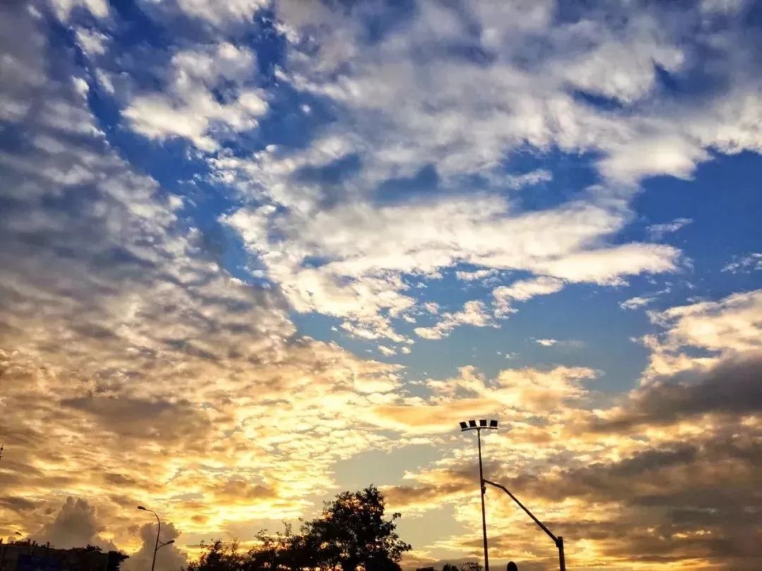 昆明滇池湖畔的美景美的让人陶醉,滇池的落日依旧那么美