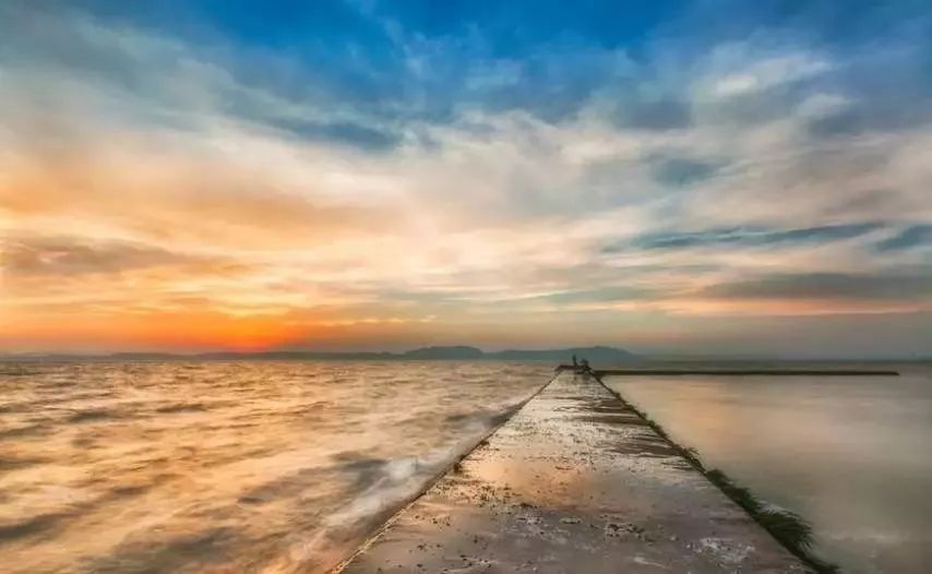 昆明滇池湖畔的美景美的让人陶醉,滇池的落日依旧那么美