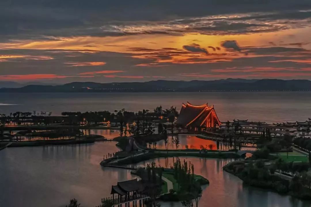昆明滇池湖畔的美景美的让人陶醉,滇池的落日依旧那么美