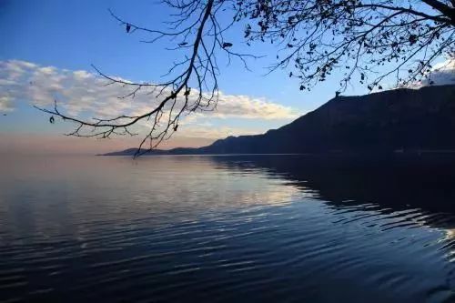 昆明滇池湖畔的美景美的让人陶醉,滇池的落日依旧那么美