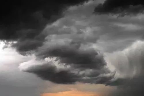 昆明滇池湖畔的美景美的让人陶醉,滇池的落日依旧那么美