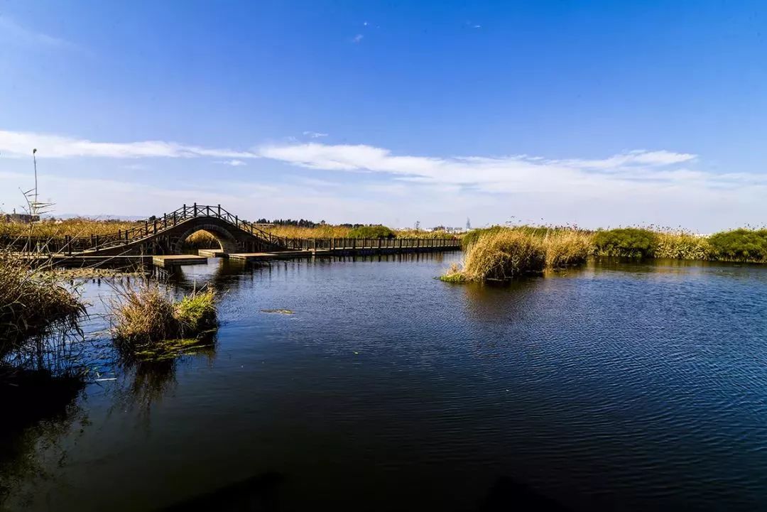 昆明滇池湖畔的美景美的让人陶醉,滇池的落日依旧那么美