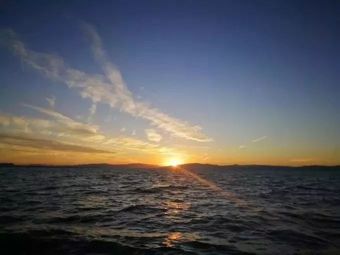 昆明滇池湖畔的美景美的让人陶醉,滇池的落日依旧那么美