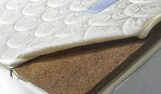 可怕！江都一女士睡了一晚新买的棕垫，浑身发痒！掀开一看……